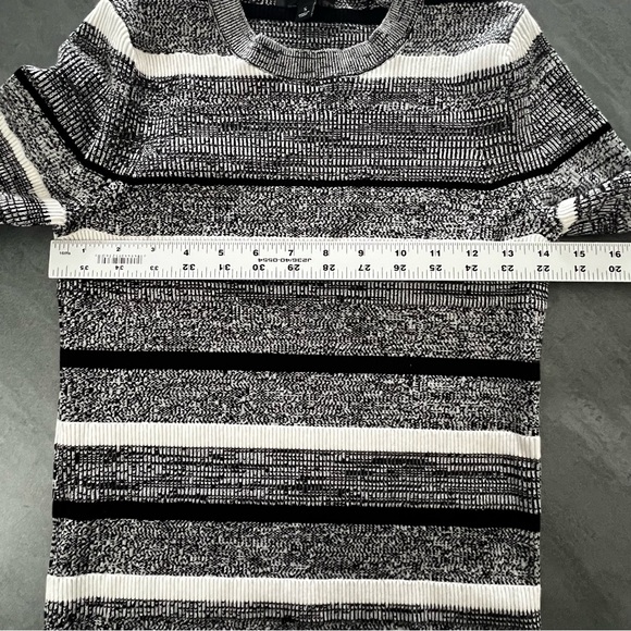Banana Republic Black White Striped Stretchy Crew Neck Sweater Womens Size Small - Picture 6 of 6